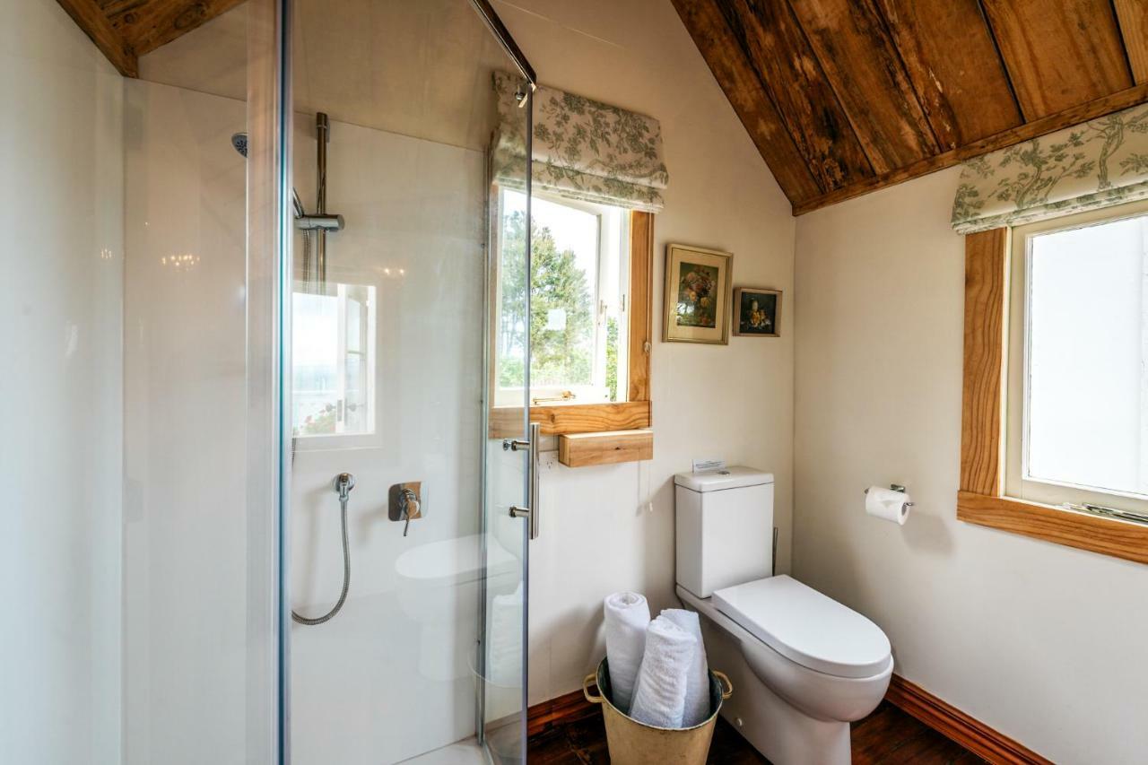 The Settlers Hut Villa Oneroa Bagian luar foto