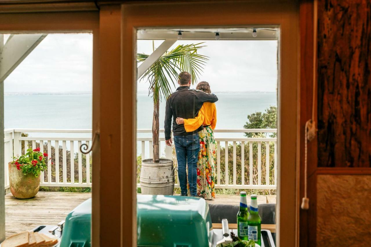 The Settlers Hut Villa Oneroa Bagian luar foto